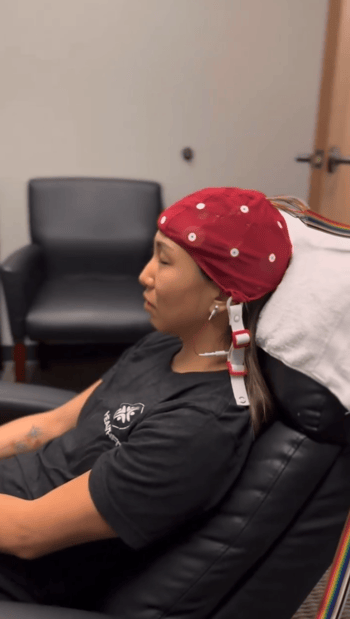 Vital Brain Health client during a neurofeedback session